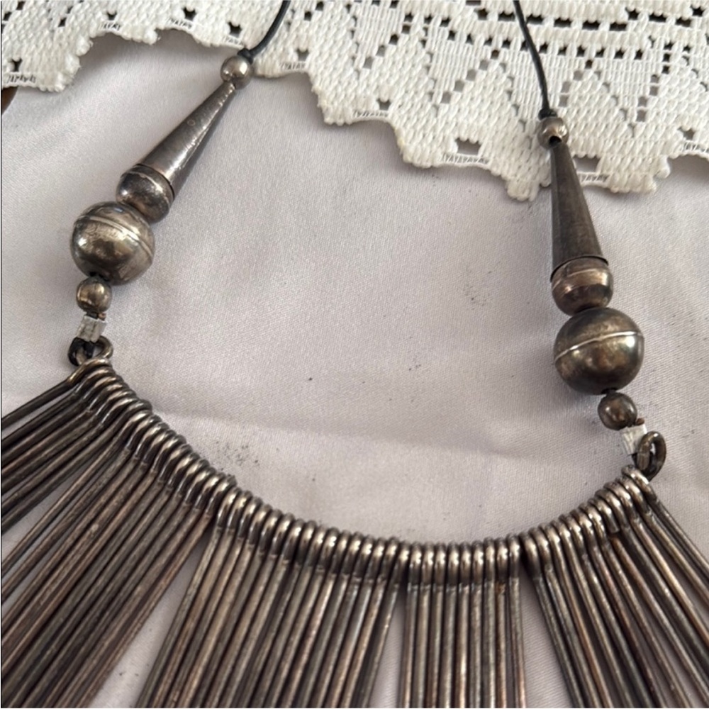 Women's Vintage 1970's Silver Metal‎ Pin Bib Necklace - Picture 3 of 4